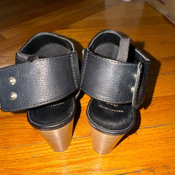 gap wedged black open toe boots - Picture 5 of 5